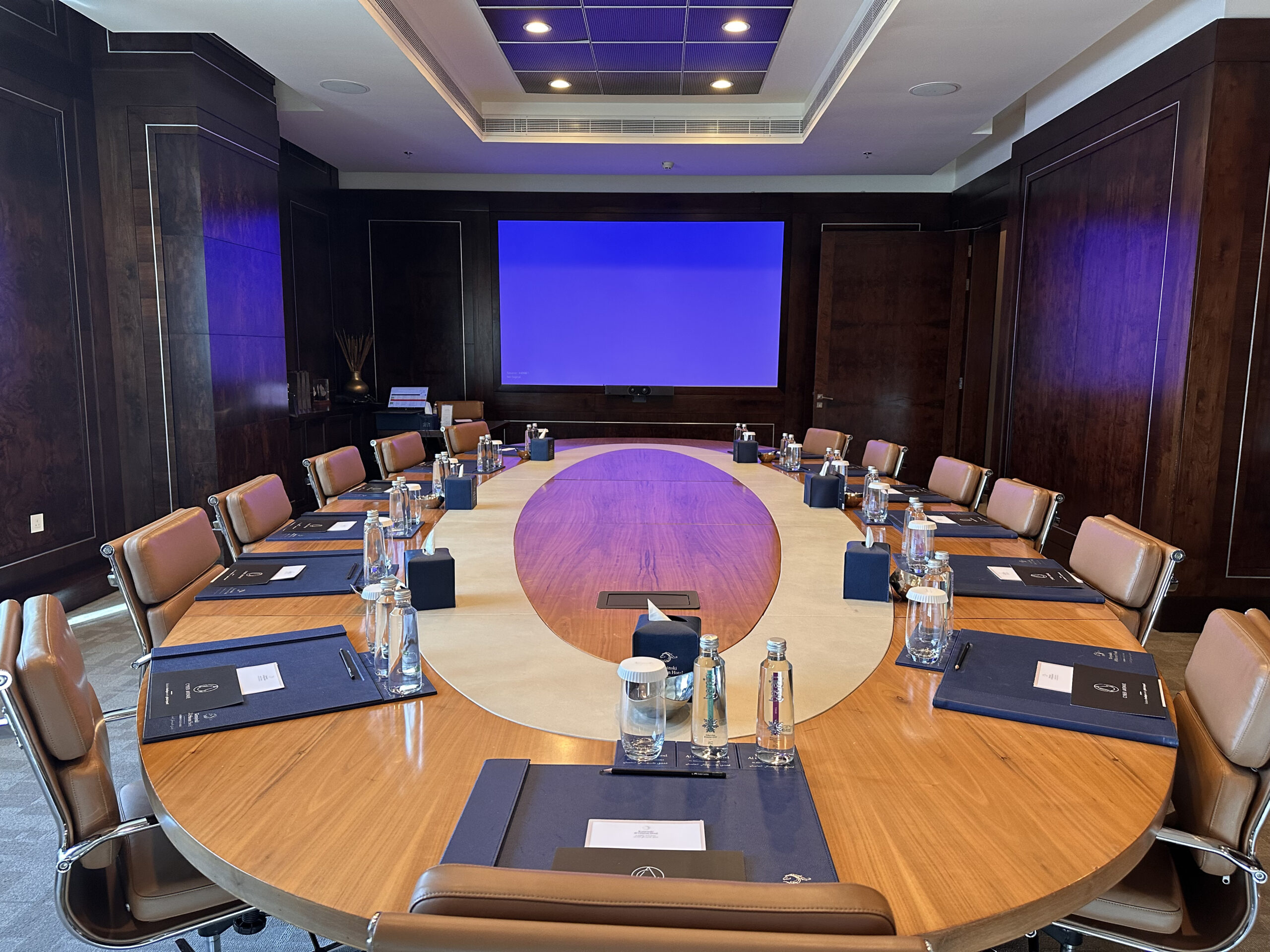 Small Rooms, Big Conversations: Why Intimate Business Events Matter